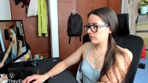 Nicole online show from February 25, 2026, 6:39 pm