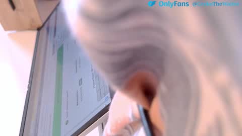 The Waiter online show from December 3, 2025, 8:34 am