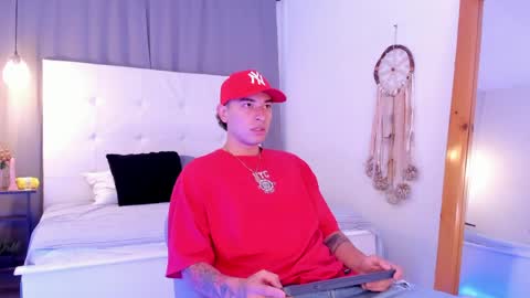 Thiago  online show from April 4, 2026, 12:13 pm