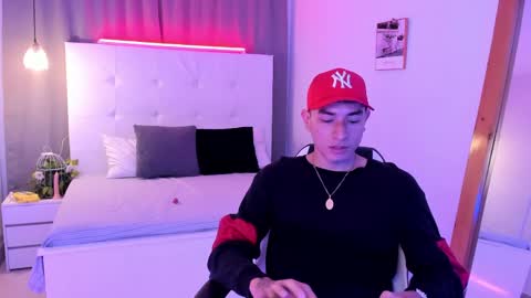 Thiago  online show from April 19, 2026, 2:22 am