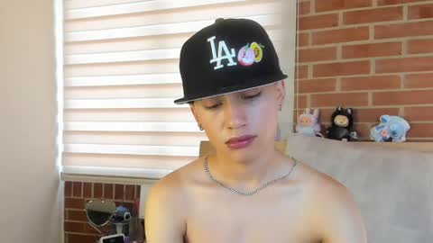 Snapshot of thiago_dv chatting on May 28, 2026, 9:23 pm Thiago online show from May 28, 2026, 9:23 pm