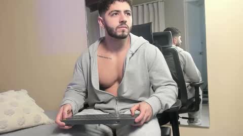 Snapshot of thiago_moretti chatting on January 12, 2026, 2:44 pm THIAGO online show from January 12, 2026, 2:44 pm