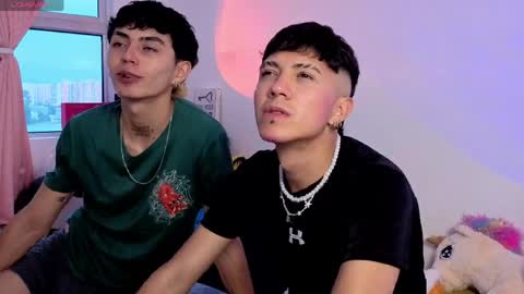 thiago_n_sam online show from April 4, 2026, 9:01 pm