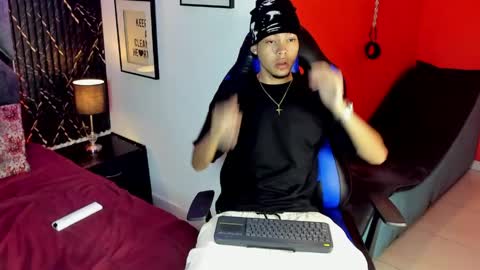 Snapshot of thiago_preston chatting on April 22, 2026, 7:59 pm Thiago online show from April 22, 2026, 7:59 pm