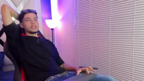 Snapshot of thiago_preston chatting on May 8, 2026, 8:25 pm Thiago online show from May 8, 2026, 8:25 pm