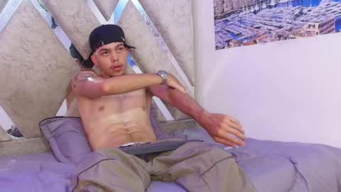 Snapshot of thiago_preston chatting on May 12, 2026, 7:55 pm Thiago online show from May 12, 2026, 7:55 pm