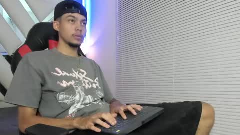 Snapshot of thiago_preston chatting on May 17, 2026, 7:32 pm Thiago online show from May 17, 2026, 7:32 pm
