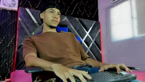 Snapshot of thiago_preston chatting on May 20, 2026, 7:53 pm Thiago online show from May 20, 2026, 7:53 pm