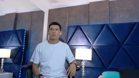 Snapshot of thiagoferrer_ chatting on July 7, 2026, 4:04 am T H I A G O online show from July 7, 2026, 4:04 am