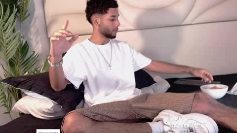 ThiagoFerreti online show from April 11, 2026, 3:33 am