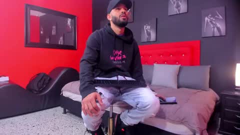 Thia Gomez online show from October 25, 2025, 12:23 pm