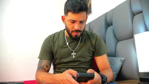 Thia Gomez online show from April 22, 2026, 7:48 pm