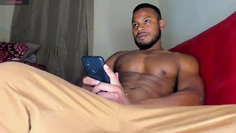 Snapshot of thiagosantos_ chatting on October 27, 2025, 2:04 am Thiago Instagram   online show from October 27, 2025, 2:04 am