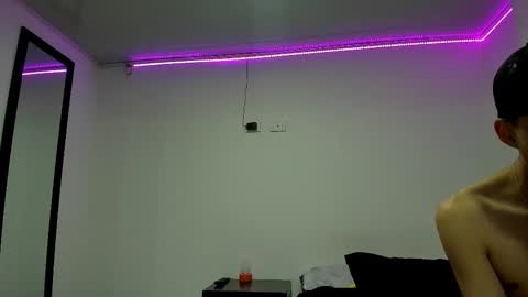 Snapshot of thiagowells_ chatting on February 23, 2025, 6:49 am Thiago Wells online show from February 23, 2025, 6:49 am