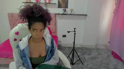 Snapshot of thianahornyy chatting on February 12, 2026, 1:50 pm thianahornyy online show from February 12, 2026, 1:50 pm