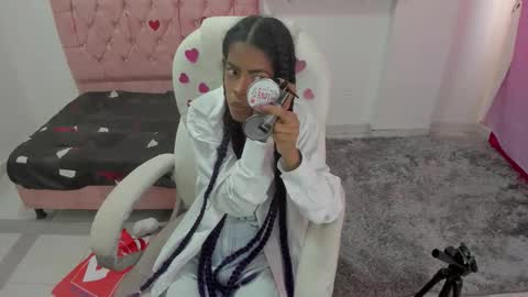 Snapshot of thianahornyy chatting on February 25, 2026, 1:32 pm thianahornyy online show from February 25, 2026, 1:32 pm