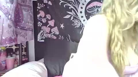 Ariel online show from November 20, 2025, 7:02 pm