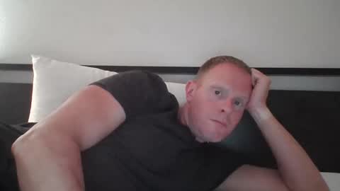 Snapshot of thickkredd8 chatting on March 11, 2026, 2:06 am thickkredd8 online show from March 11, 2026, 2:06 am