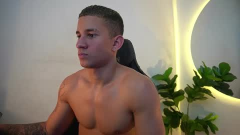 Snapshot of thin_tommy11 chatting on April 24, 2026, 8:55 pm thin_tommy11 online show from April 24, 2026, 8:55 pm