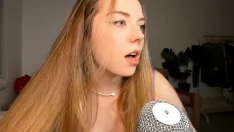 Amelia  shows on mondays fridays and sundays  if anything changes im giving updates on my fansly  online show from March 10, 2025, 4:46 pm