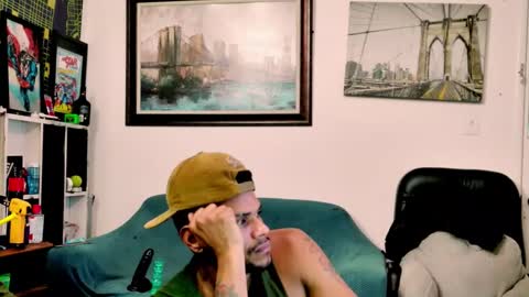 Snapshot of thisshucks chatting on January 1, 2025, 6:05 am Mister  online show from January 1, 2025, 6:05 am