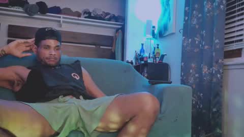 Snapshot of thisshucks chatting on February 5, 2025, 9:57 am Mister  online show from February 5, 2025, 9:57 am