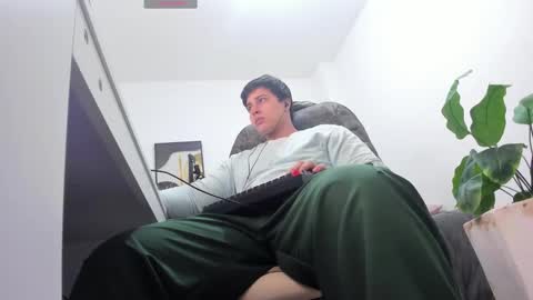 thom_ohtani online show from November 18, 2025, 11:26 pm