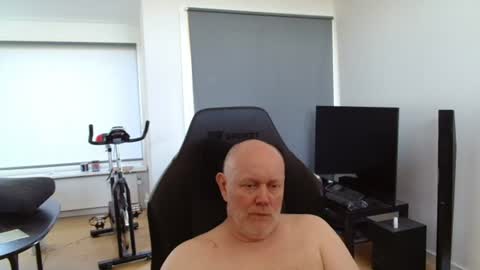 thomas806035 online show from June 25, 2026, 9:36 am
