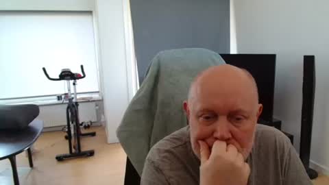 thomas806035 online show from June 26, 2026, 11:58 am