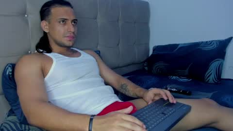 Snapshot of thomas__wayne chatting on April 2, 2026, 1:25 am Thomas online show from April 2, 2026, 1:25 am