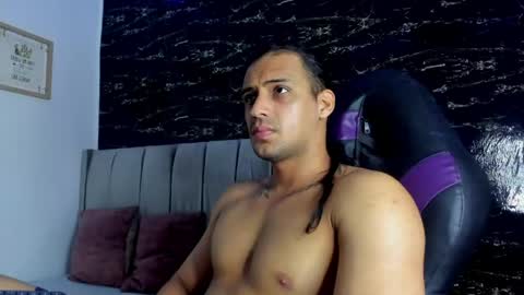 Snapshot of thomas__wayne chatting on May 1, 2026, 12:10 pm Thomas online show from May 1, 2026, 12:10 pm