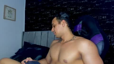 Snapshot of thomas__wayne chatting on May 14, 2026, 6:58 pm Thomas online show from May 14, 2026, 6:58 pm