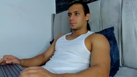 Snapshot of thomas__wayne chatting on May 22, 2026, 12:00 pm Thomas online show from May 22, 2026, 12:00 pm