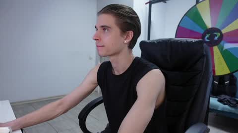 Snapshot of thomas_brons chatting on June 2, 2026, 5:15 pm THOMAS BRONS online show from June 2, 2026, 5:15 pm