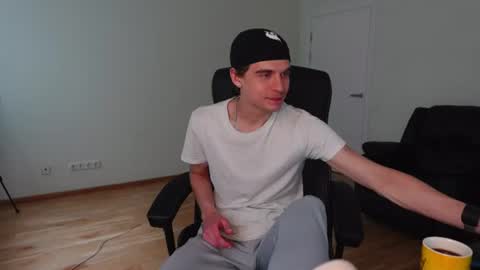 Snapshot of thomas_brons chatting on June 18, 2026, 12:31 pm THOMAS BRONS online show from June 18, 2026, 12:31 pm