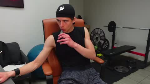 Snapshot of thomas_brons chatting on June 21, 2026, 5:21 am THOMAS BRONS online show from June 21, 2026, 5:21 am
