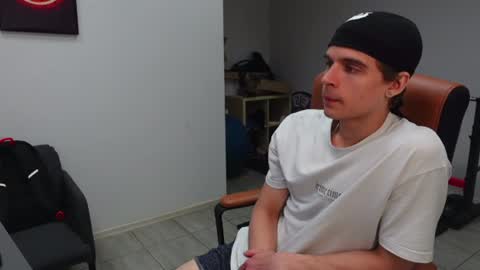 Snapshot of thomas_brons chatting on June 25, 2026, 5:12 am THOMAS BRONS online show from June 25, 2026, 5:12 am