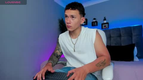 Snapshot of thomas_moon_ chatting on April 26, 2026, 2:37 pm Thomas online show from April 26, 2026, 2:37 pm