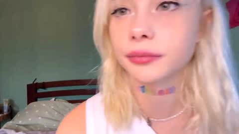 Snapshot of thomasbreier chatting on October 30, 2025, 1:56 pm Luna online show from October 30, 2025, 1:56 pm