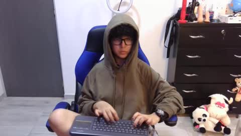 Snapshot of thomascooper_cams chatting on April 21, 2026, 9:39 pm VALERIA online show from April 21, 2026, 9:39 pm