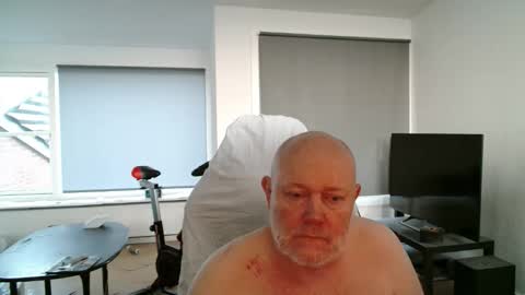 thomash32 online show from September 9, 2025, 4:45 am