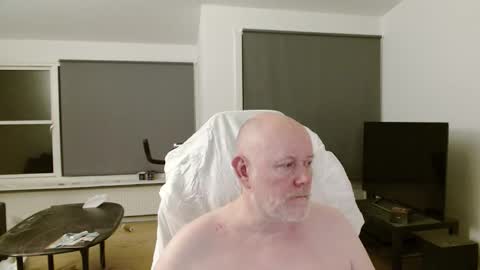 thomash32 online show from September 11, 2025, 10:21 pm