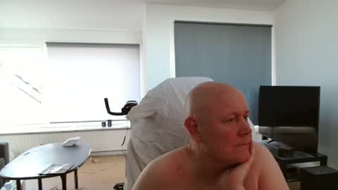 thomash32 online show from September 12, 2025, 4:40 pm