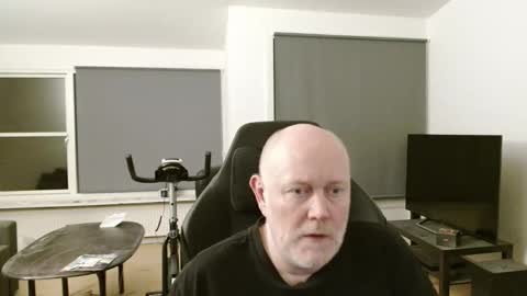 thomash32 online show from September 24, 2025, 8:45 pm