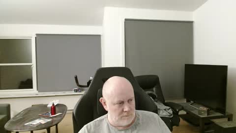 thomash32 online show from October 20, 2025, 9:48 pm