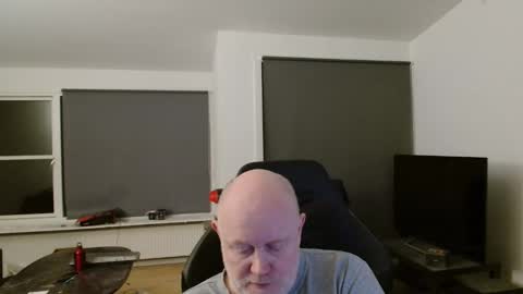 thomash32 online show from November 30, 2025, 8:57 pm