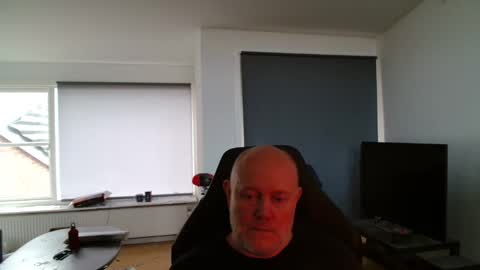 thomash32 online show from December 1, 2025, 1:49 pm