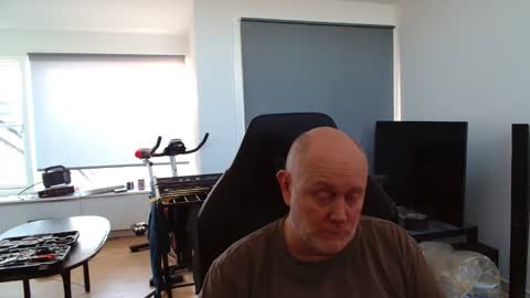 thomash32 online show from January 14, 2026, 12:55 pm