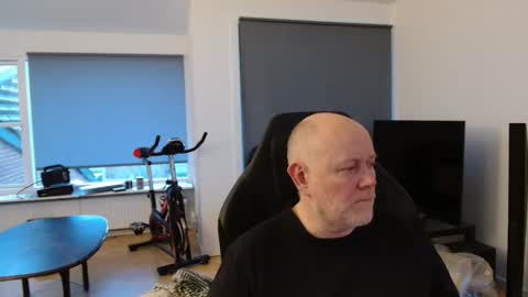 thomash32 online show from January 16, 2026, 3:05 pm