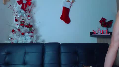 Snapshot of thomashoward31 chatting on December 20, 2025, 10:33 am Thomas online show from December 20, 2025, 10:33 am